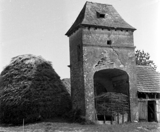 Pigeonnier Porche Meule 1955.jpg